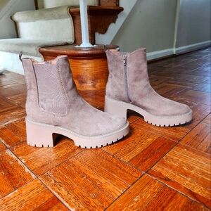 Universal Thread Women Ankle Boots Taupe Suede Chunky Heel Side Zip Lug Sole S-8